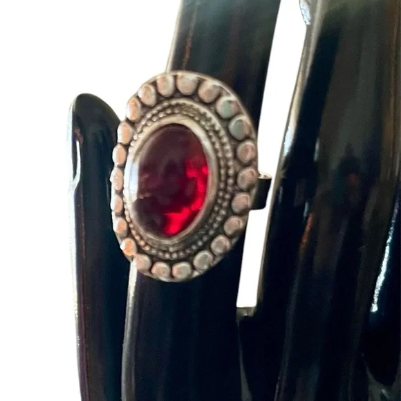 🔥2/$24 or 3/$30🔥 Elegant Red Stone Silver Ring - Picture 4 of 5